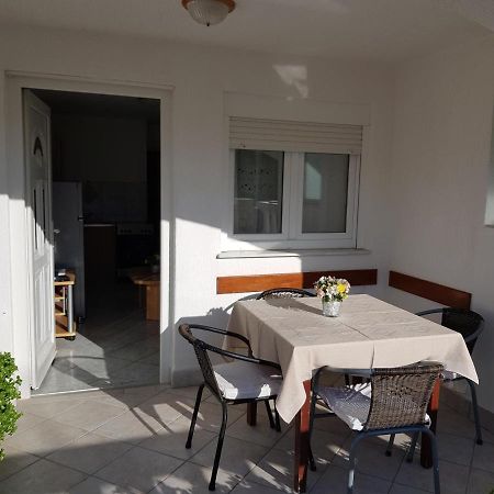 Apartmán Astra Vir Exteriér fotografie
