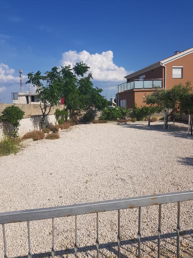 Apartmán Astra Vir Exteriér fotografie