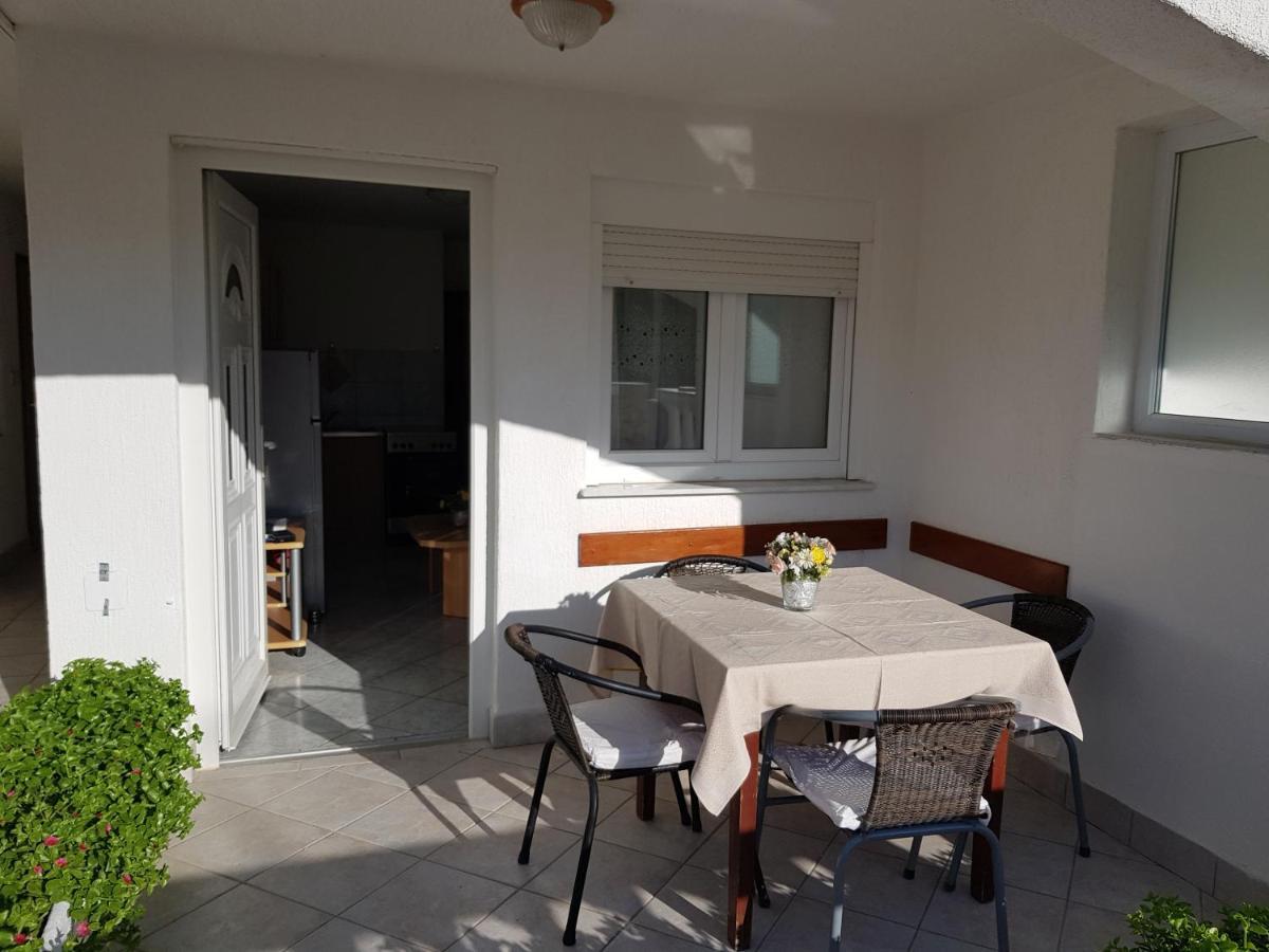 Apartmán Astra Vir Exteriér fotografie
