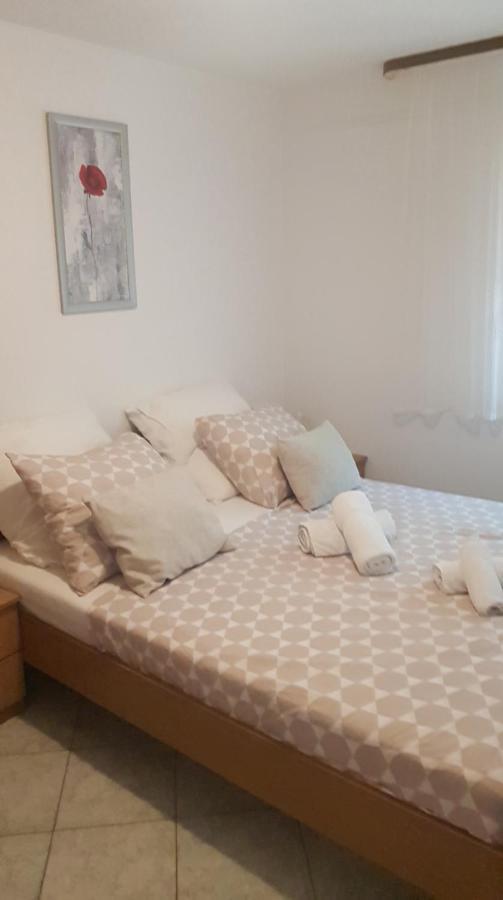 Apartmán Astra Vir Exteriér fotografie